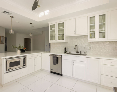 4460 Wilshire Boulevard - Photo Thumbnail 24