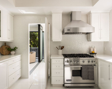 4460 Wilshire Boulevard - Photo Thumbnail 25