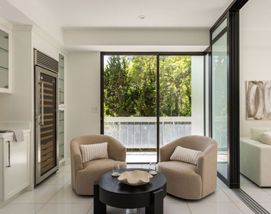 4460 Wilshire Boulevard - Photo Thumbnail 15