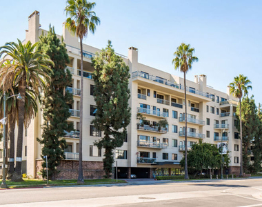 4460 Wilshire Boulevard - Photo Thumbnail 1