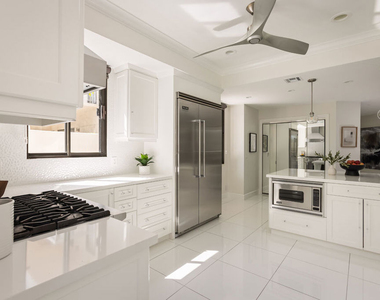 4460 Wilshire Boulevard - Photo Thumbnail 23