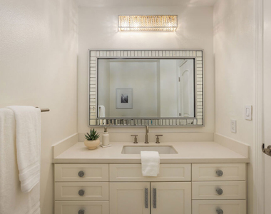 4460 Wilshire Boulevard - Photo Thumbnail 60