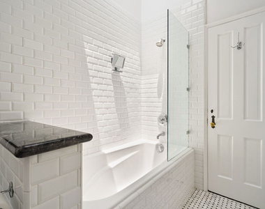 1233 N Crescent Heights Boulevard - Photo Thumbnail 20