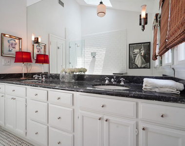 1233 N Crescent Heights Boulevard - Photo Thumbnail 19