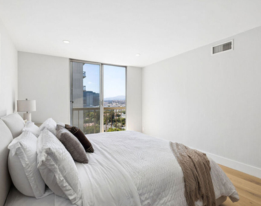 10747 Wilshire Boulevard - Photo Thumbnail 7