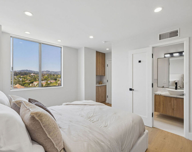 10747 Wilshire Boulevard - Photo Thumbnail 11