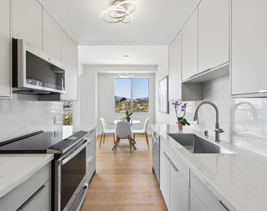 10747 Wilshire Boulevard - Photo Thumbnail 4
