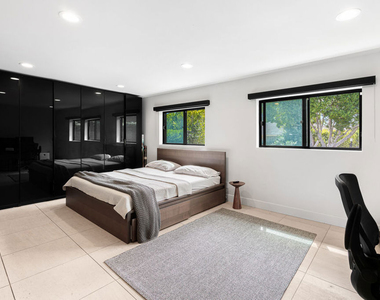 2052 Stradella Road - Photo Thumbnail 14