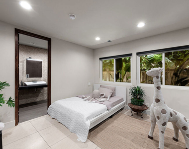 2052 Stradella Road - Photo Thumbnail 13