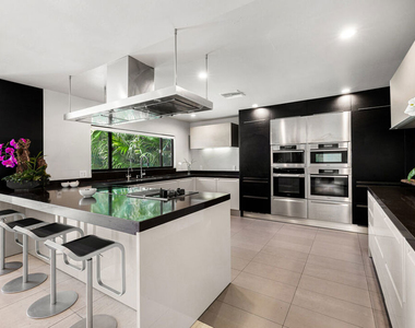 2052 Stradella Road - Photo Thumbnail 12