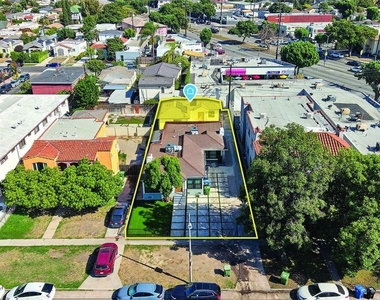 1616 1/2 Hauser Boulevard - Photo Thumbnail 12