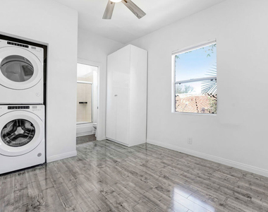 4870 1/2 W Adams Boulevard - Photo Thumbnail 8