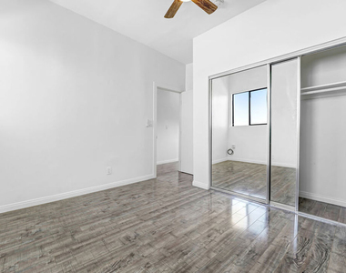 4870 1/2 W Adams Boulevard - Photo Thumbnail 6