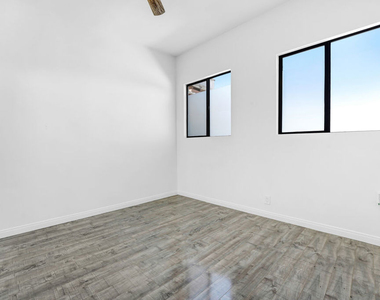 4870 1/2 W Adams Boulevard - Photo Thumbnail 5