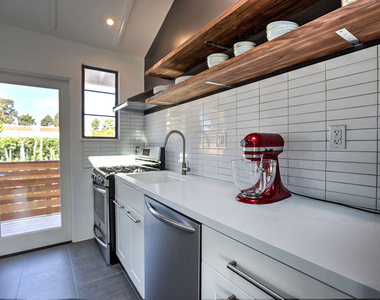 1807 Montana Ave - Photo Thumbnail 4
