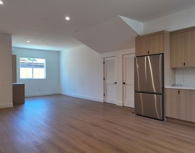 5225 W 20th Street - Photo Thumbnail 2