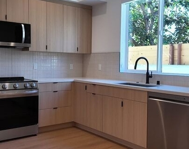 5225 W 20th Street - Photo Thumbnail 6