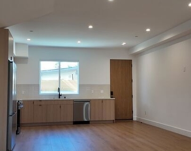 5225 W 20th Street - Photo Thumbnail 3