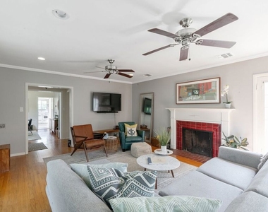 4224 Alcove Avenue - Photo Thumbnail 7
