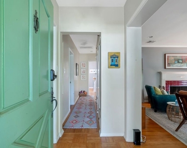 4224 Alcove Avenue - Photo Thumbnail 4