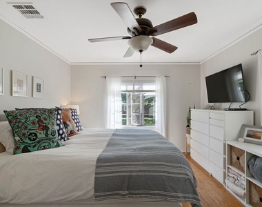 4224 Alcove Avenue - Photo Thumbnail 12