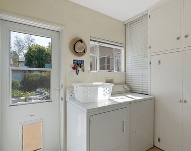 4224 Alcove Avenue - Photo Thumbnail 17
