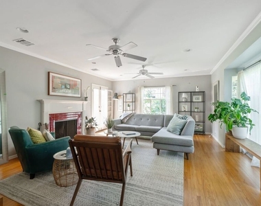 4224 Alcove Avenue - Photo Thumbnail 6