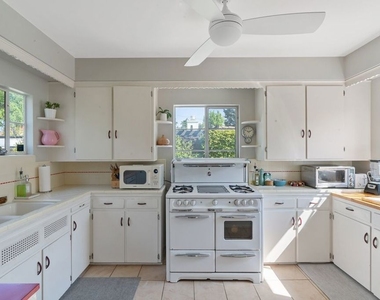 4224 Alcove Avenue - Photo Thumbnail 11