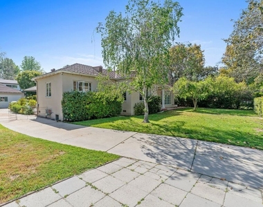 4224 Alcove Avenue - Photo Thumbnail 3