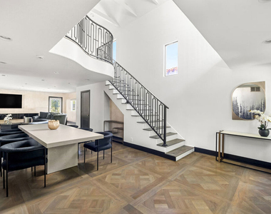 459 N Croft Avenue - Photo Thumbnail 2