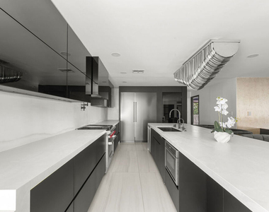 459 N Croft Avenue - Photo Thumbnail 6
