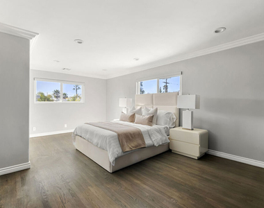 459 N Croft Avenue - Photo Thumbnail 11