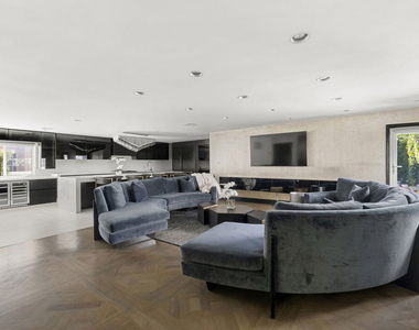 459 N Croft Avenue - Photo Thumbnail 4