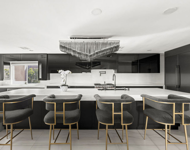 459 N Croft Avenue - Photo Thumbnail 5