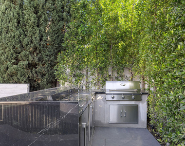 459 N Croft Avenue - Photo Thumbnail 16