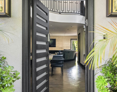 459 N Croft Avenue - Photo Thumbnail 1