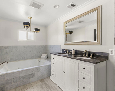 459 N Croft Avenue - Photo Thumbnail 12