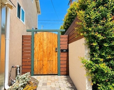 1658 S Carmelina Avenue - Photo Thumbnail 10