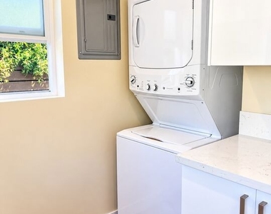 1658 S Carmelina Avenue - Photo Thumbnail 7