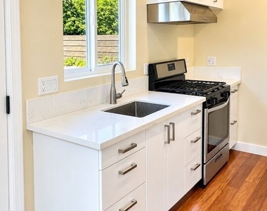 1658 S Carmelina Avenue - Photo Thumbnail 3