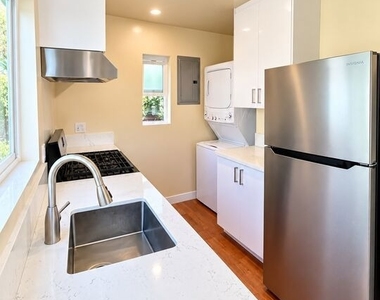 1658 S Carmelina Avenue - Photo Thumbnail 2