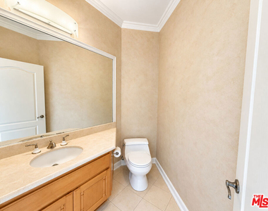 128 N Swall Drive - Photo Thumbnail 10