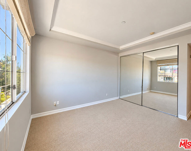 128 N Swall Drive - Photo Thumbnail 30