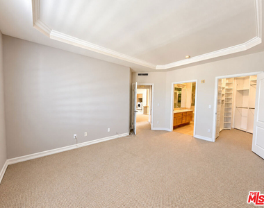 128 N Swall Drive - Photo Thumbnail 25