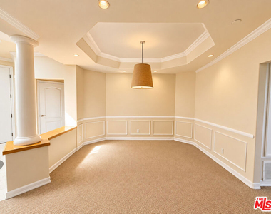 128 N Swall Drive - Photo Thumbnail 7