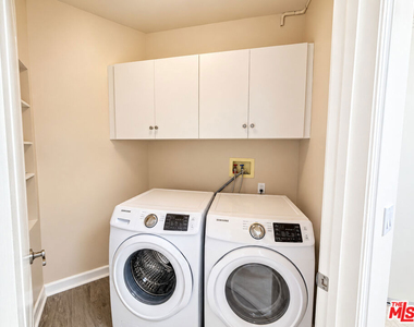 128 N Swall Drive - Photo Thumbnail 9