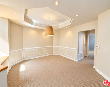 128 N Swall Drive - Photo Thumbnail 8