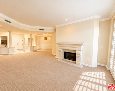 128 N Swall Drive - Photo Thumbnail 15