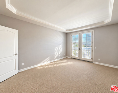 128 N Swall Drive - Photo Thumbnail 24