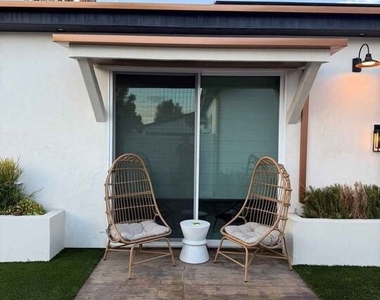 19037 Keswick Street - Photo Thumbnail 6